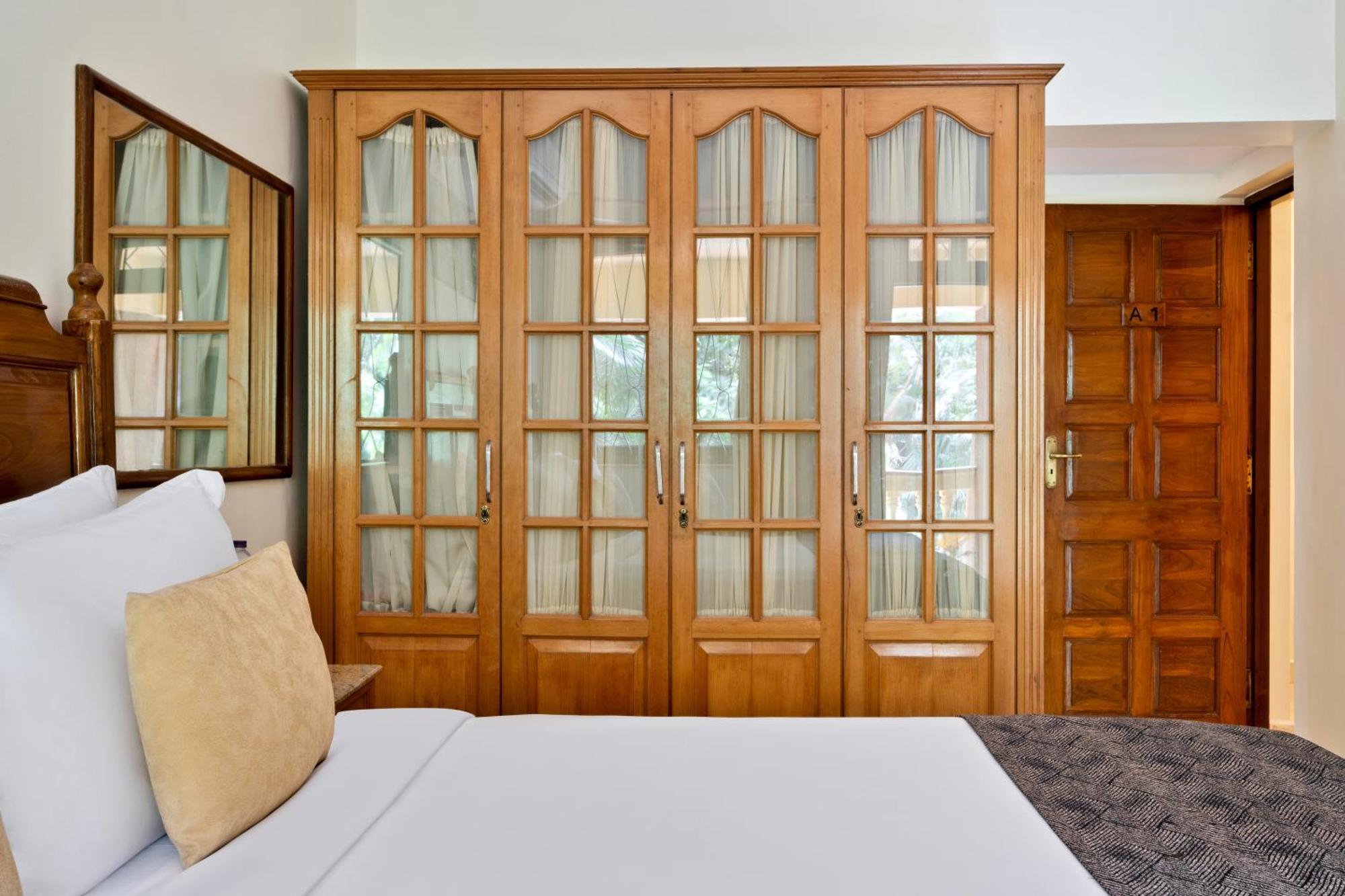 De Mandarin Beach Resort Suites & Villas, Кандолим Экстерьер фото